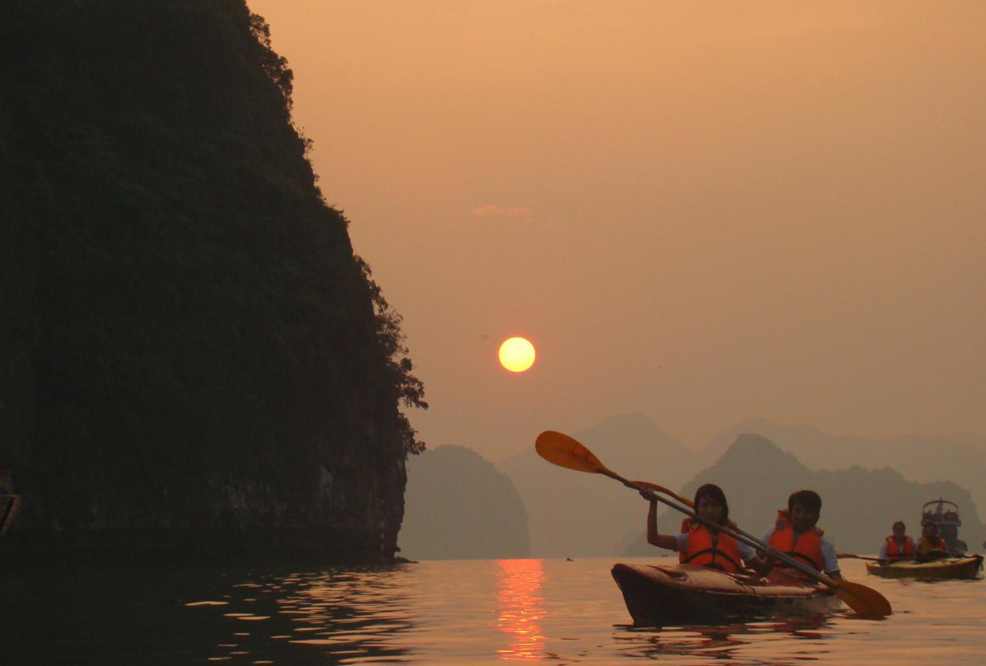 Hotel Ruby Cruise Ha Long Esterno foto