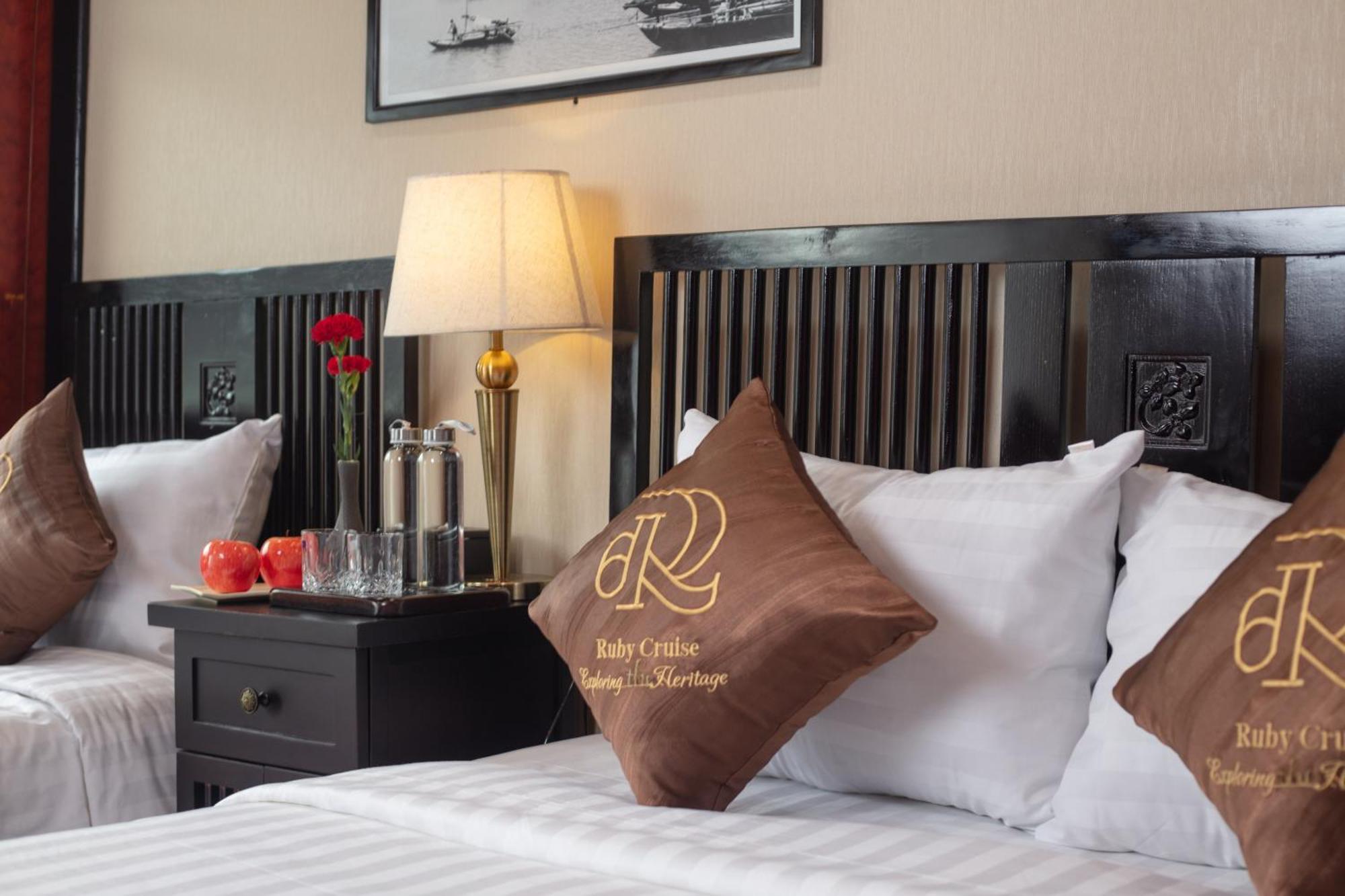 Hotel Ruby Cruise Ha Long Esterno foto