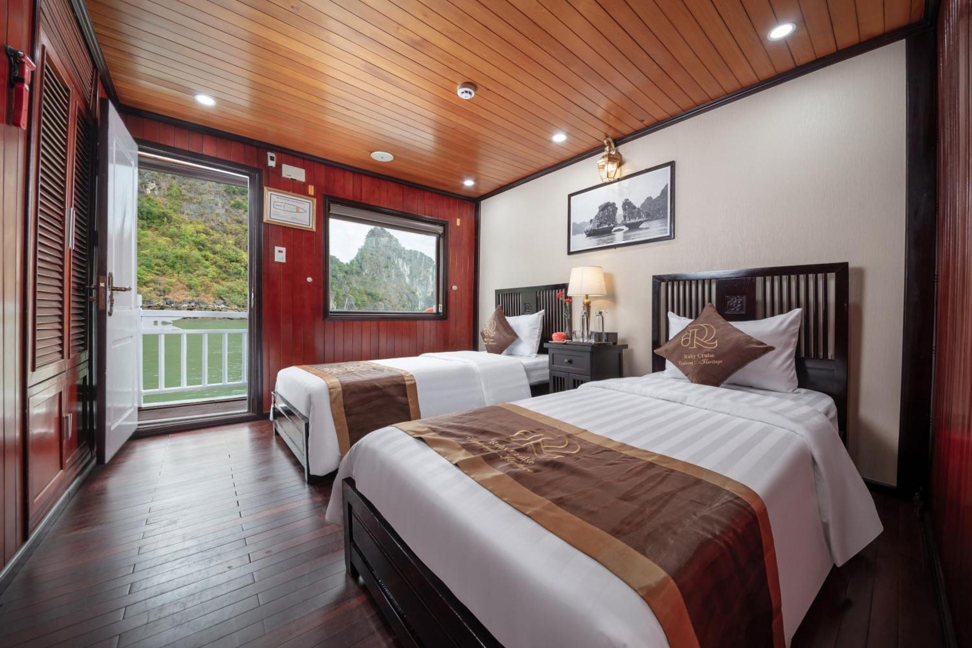 Hotel Ruby Cruise Ha Long Esterno foto