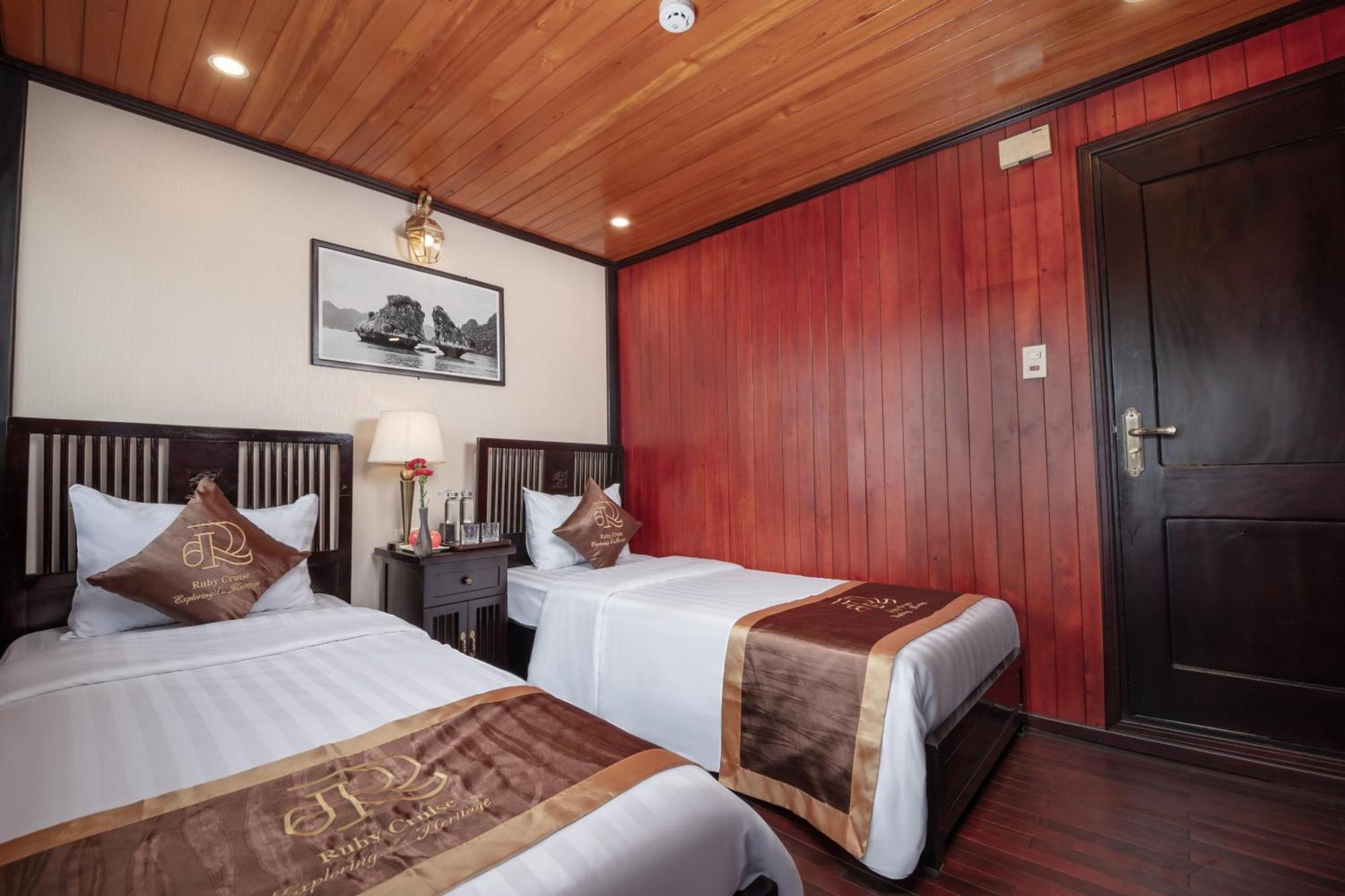 Hotel Ruby Cruise Ha Long Esterno foto