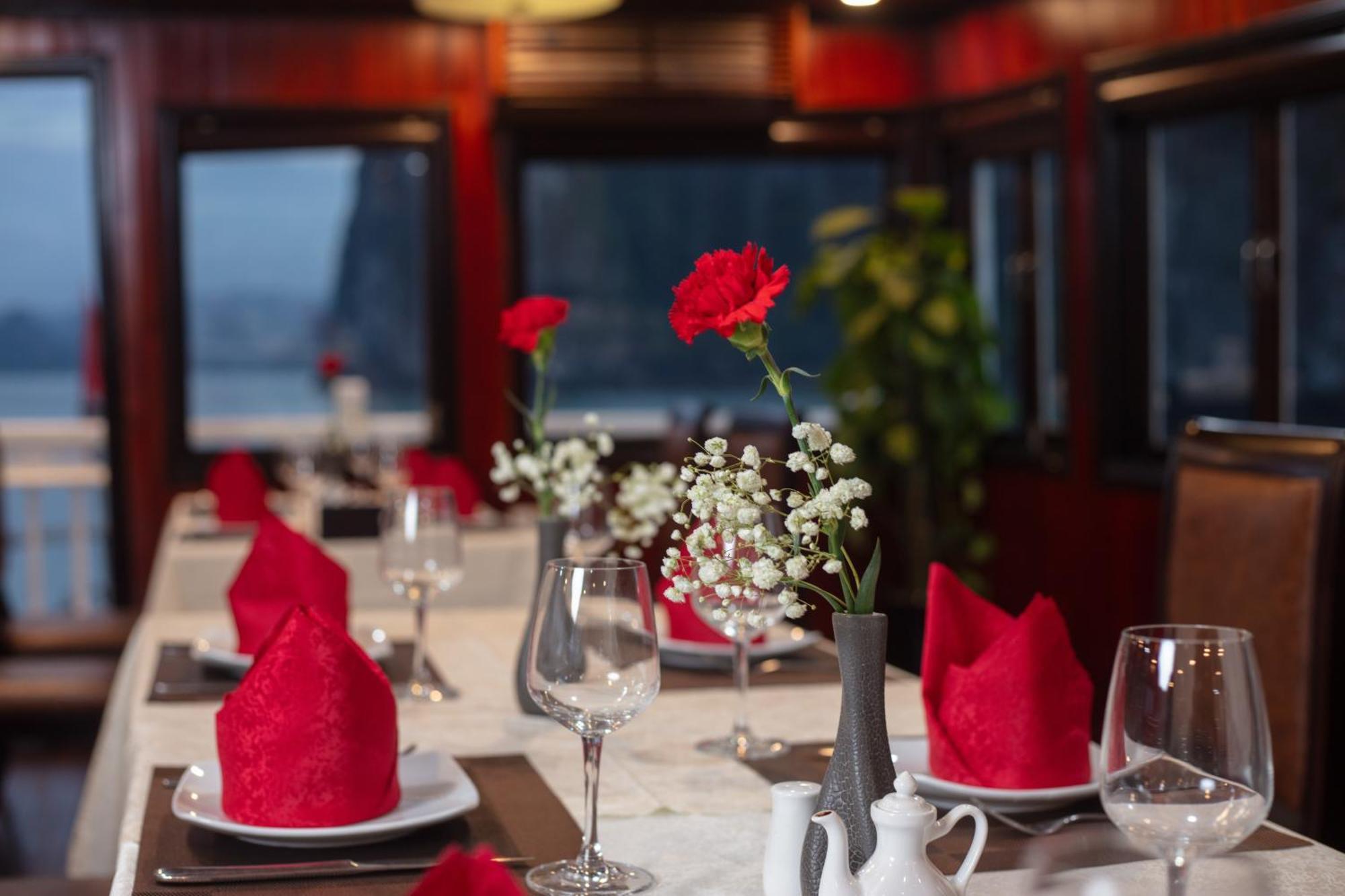 Hotel Ruby Cruise Ha Long Esterno foto