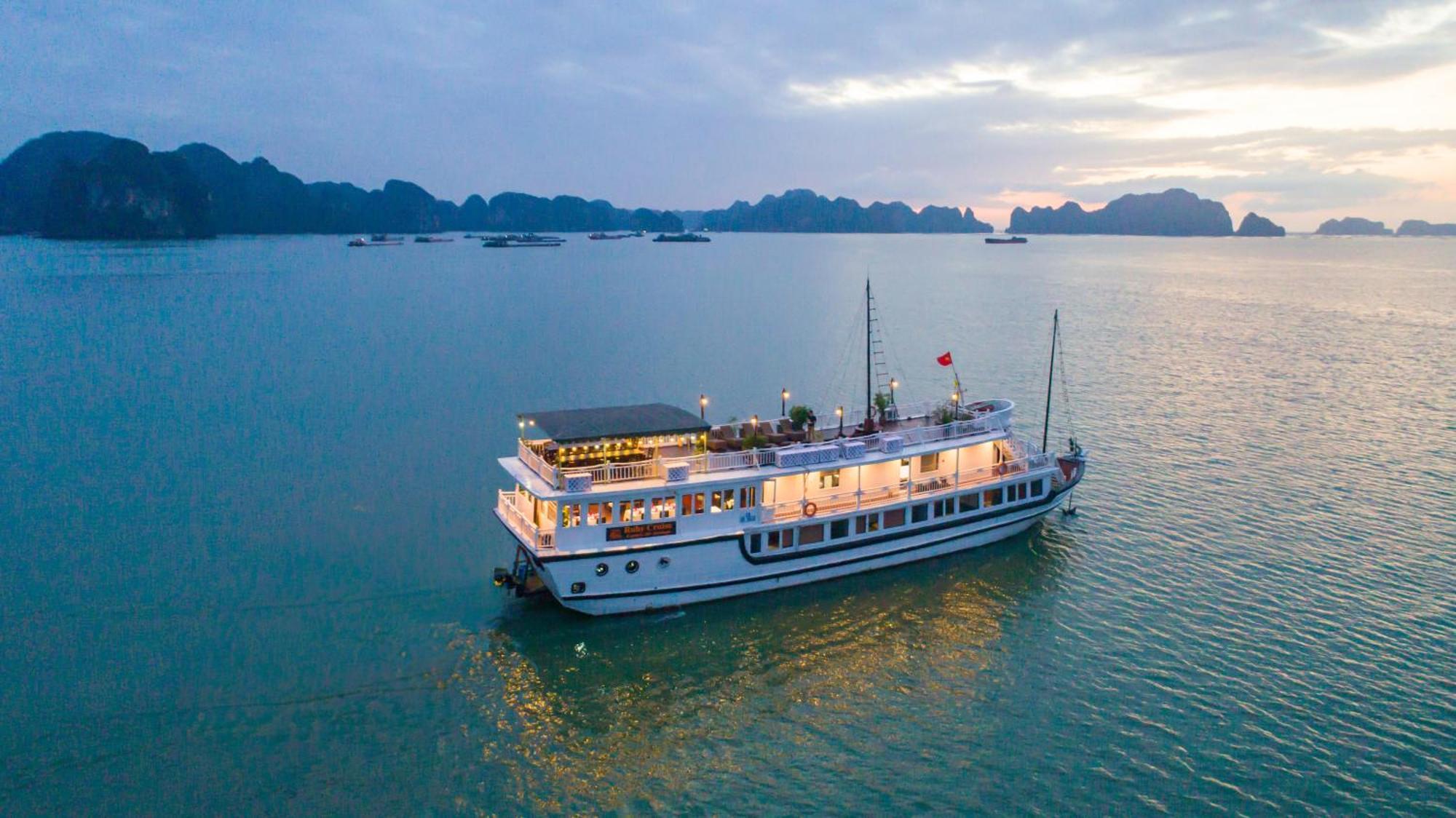 Hotel Ruby Cruise Ha Long Esterno foto