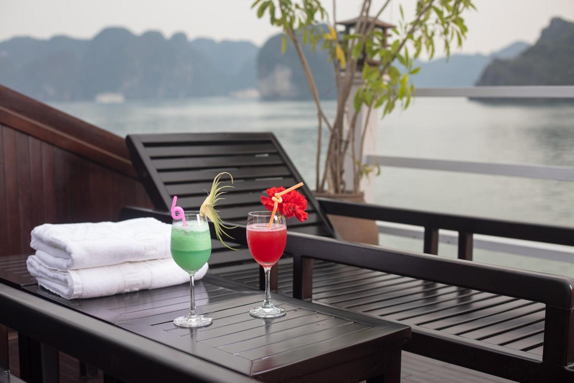 Hotel Ruby Cruise Ha Long Esterno foto