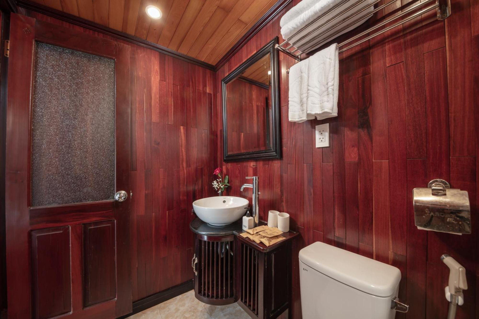 Hotel Ruby Cruise Ha Long Esterno foto